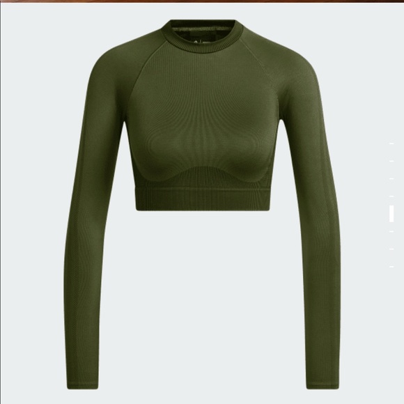 IVY PARK Tops - Ivy Park CROP TOP 2.0